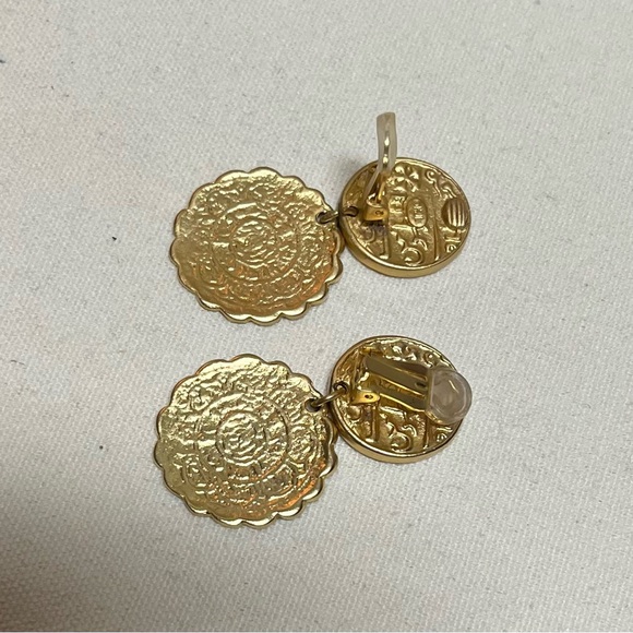Kenneth Jay Lane Gold Coin Drop Clip Earrings Like new - Picture 4 of 6